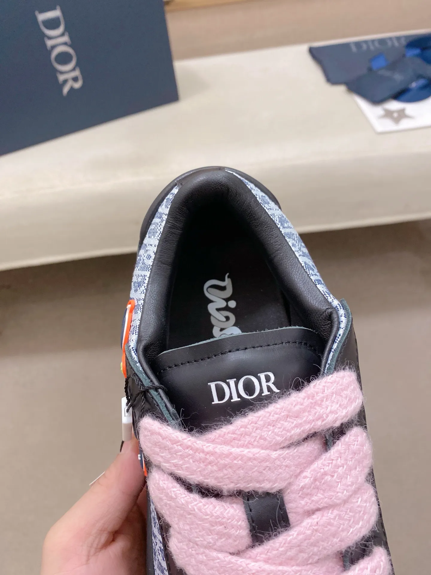 Factory price: 300 Men's shoes 💰[Dior·Dior] Top 🔍Couple style 💏🔍New casual sports style couple shoes, new four-season design, perfect workmanship, lace-up lazy style to create cabinet quality, upper: imported first-layer cowhide, sheepskin lining is soft and comfortable, ultra-light TPU wear-resistant outsole, simple, versatile fashion men's shoes, excellent color code number 35--44